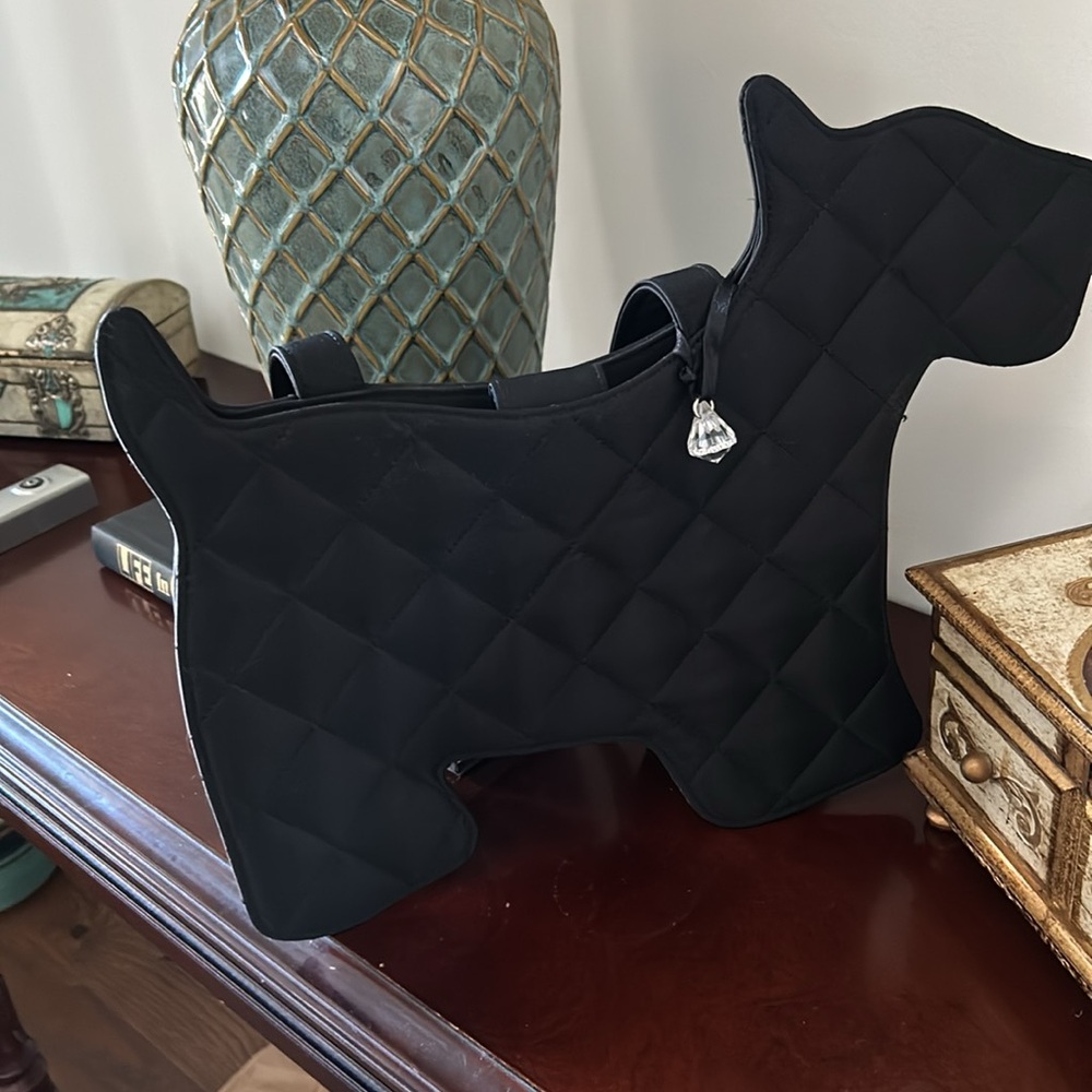 My Flat in London handbag. Black, quilted, dog shaped. Super cute!! - Picture 4 of 6